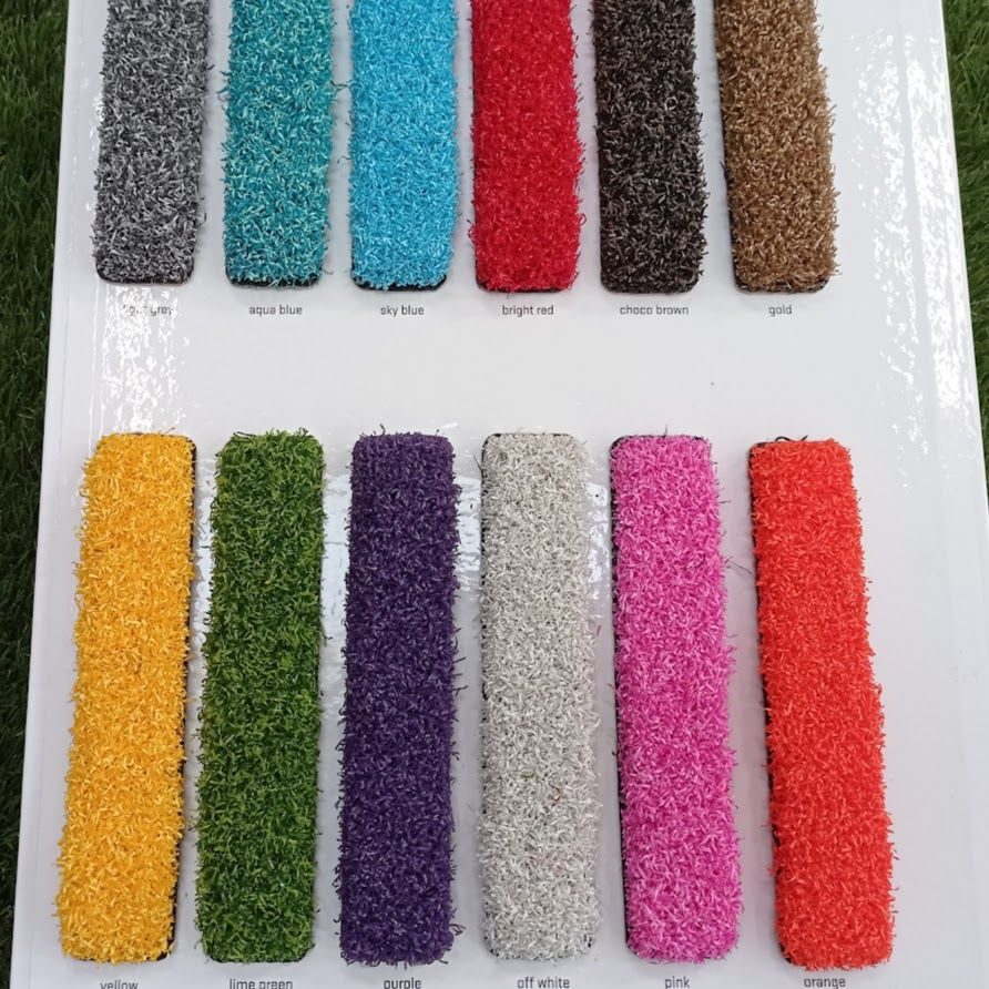 Carta física de muestras de pasto sintético en 12 colores